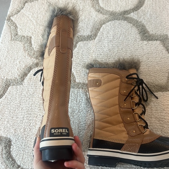 Sorel boots - Picture 5 of 6